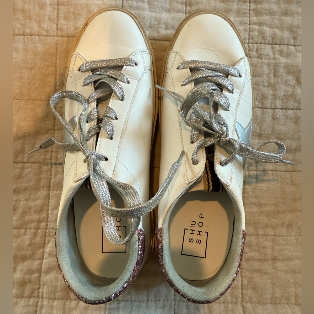 ShuShop Women's Cream and Silver Sneakers